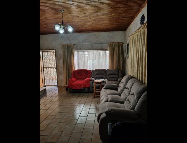 4 BEDROOM HOUSE FOR SALE IN SUIDEROORD